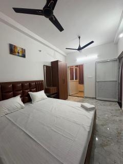 Satyamev Grand Inn - 9