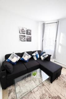 Cozy 3BR Apt in Jersey City! near NYC & Metlife! - 2