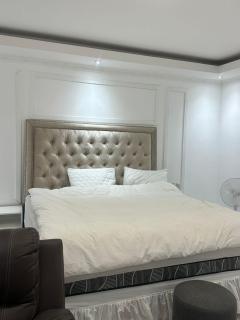 Private entrance room behind out of Africa - 3