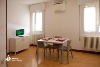 Shopping Center Apartments M05 - 2