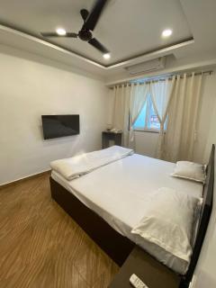 Hotel Kanishka Near Kashi Vishwanath Temple - 3