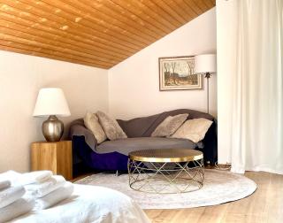 Relaxed Loft Stay Between Lake & Mountains - 2