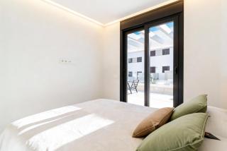 Bayside Luxury Steps from the Beach-Stylish apartment near beach pool & shops - 2
