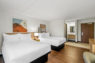 Spark by Hilton Portland Airport Maine Mall - 1