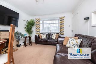 LITTLE GEM by BOURNECOAST - A Spacious Bungalow with a HOT TUB in the Garden - HB10694 - 8