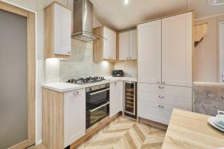 Brians Lodge with Hot Tub - 8