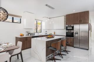 Evie 4BR Modern Villa w Pool Kayaks & Access to Beach - 3