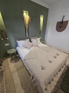 Riad Elhoria 4 Suites Kasbah Pool A-C - 1