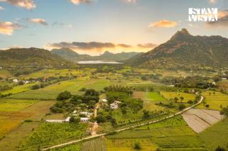 StayVista at Verdant Farmstay with Shared Pool & Lawn - 9