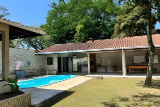 Casa 3Q com piscina e sinuca | 800m Enseada - 0