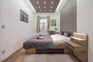 Slate Wood Apartment - 8