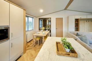 Mulberry Lodge with Hot Tub - York - 2