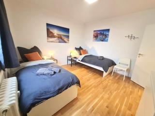 Moderne Wohnung mit Balkon und top Anbindung - 1