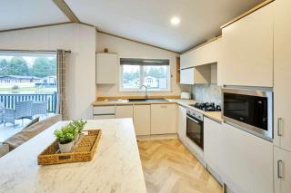 Mulberry Lodge with Hot Tub - York - 1