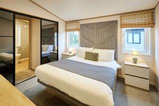 Mulberry Lodge with Hot Tub - York - 8