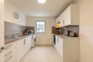 Bright 1 Bed Harbour-side Apartment w Sea Views - 9