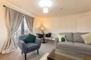 Bright 1 Bed Harbour-side Apartment w Sea Views - 4