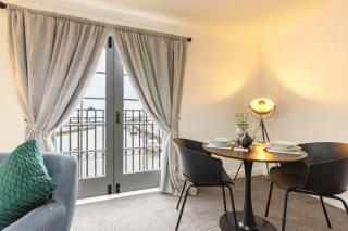 Bright 1 Bed Harbour-side Apartment w Sea Views - 3