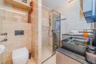 Aurora Park View Apartment - Happy Rentals - 4