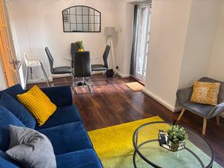 Spacious 3-bed apartment close to Birmingham City with free parking with Netflix contractor stays welcome - Birmingham - 9