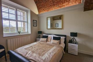 The Officers Mess - Coastal Retreat - Sleeps 10 - 4