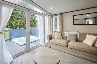 The Kestrel Lodge with Hot tub - 8
