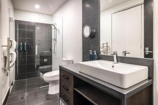 Hilton Queenstown Resort & Spa - 6