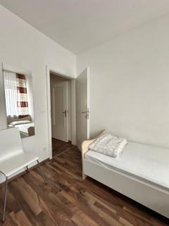 950m to Cathedral, Central Ground Floor Apartment - 6