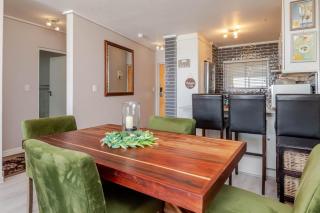 Lagoon Beach Apartment with Pool and Ocean Views - 4