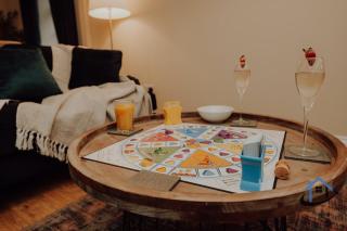 Dale House, sleeps 7, central, parking x2, garden - 9