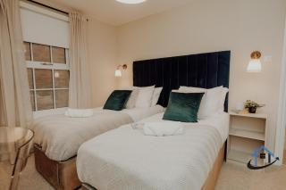 Dale House, sleeps 7, central, parking x2, garden - 6