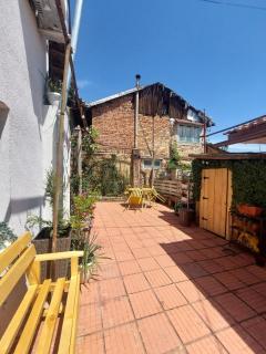 The VineGarden with Private Terrace and Iconic Fortress Views & Old Town Charm - 2