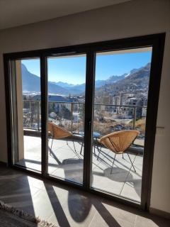 New designer apt with stunning Briançon views - 0
