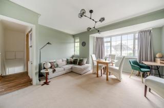 Surrey's Charming Modern Maisonette with Parking - Pass the Keys - 5