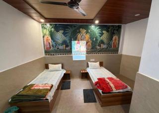 Nikunj Dham - 10 Mins From Banke Bihari Ji Temple - 3