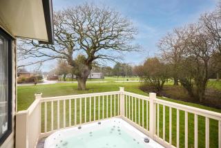The Major Oak Lodge with Hot Tub - 0