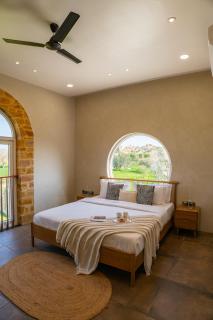 ELIVAAS TUSCAN Villa Pet-Friendly with Pvt Pool and Lawn - 9