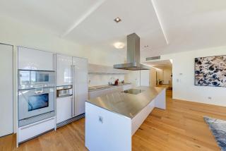 Modern 3-Bedroom Lakeview Apartment in Montreux - 5