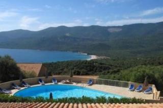 New Superbe F2 refait à neuf tout confort avec piscine et mer à pied - 0