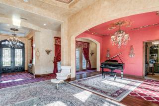 Pool, Peacocks & Views! Lavish Retreat in Gilroy - 4