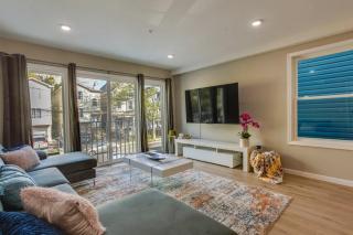 Spacious 6 Bedroom Home with NYC Access & Parking! - 9