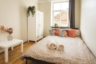 Families & Large Groups - 6 Bedrooms - 11 Guests - Central Location - 3