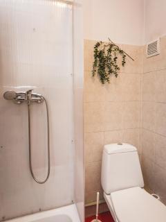 Families & Large Groups - 6 Bedrooms - 11 Guests - Central Location - 7