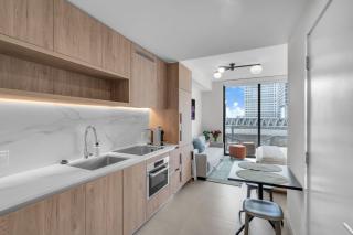 Crosby Premier Studio with Rooftop Pool & Balcony - 0