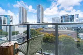 Crosby Premier Studio with Rooftop Pool & Balcony - 4
