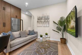 High Park Retreat: Modern Styled 2B/2B in Toronto! - 1