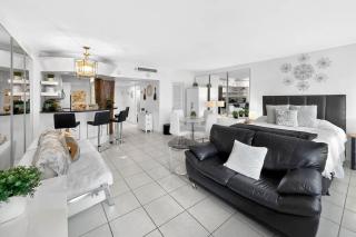 Miami Beach Studio with shared Heated Pool & Gym - 2