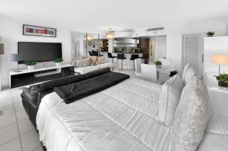 Miami Beach Studio with shared Heated Pool & Gym - 3