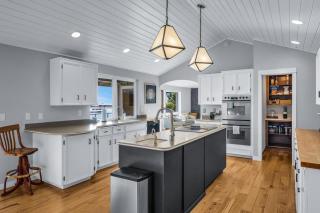 Shaws Cove Beachouse - 1