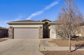 Near Parks and Venues Upper Valley Family Home! - 8